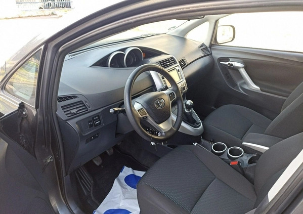 Toyota Verso cena 39900 przebieg: 168364, rok produkcji 2011 z Krynki małe 92
